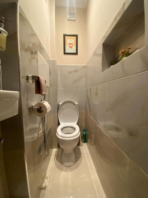 Apartment Centre Stylish With Private Backyard