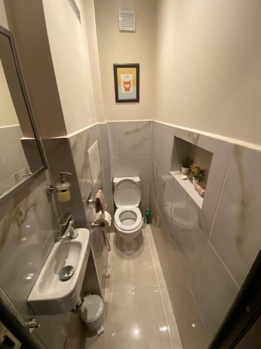 Centre Stylish With Private Backyard *