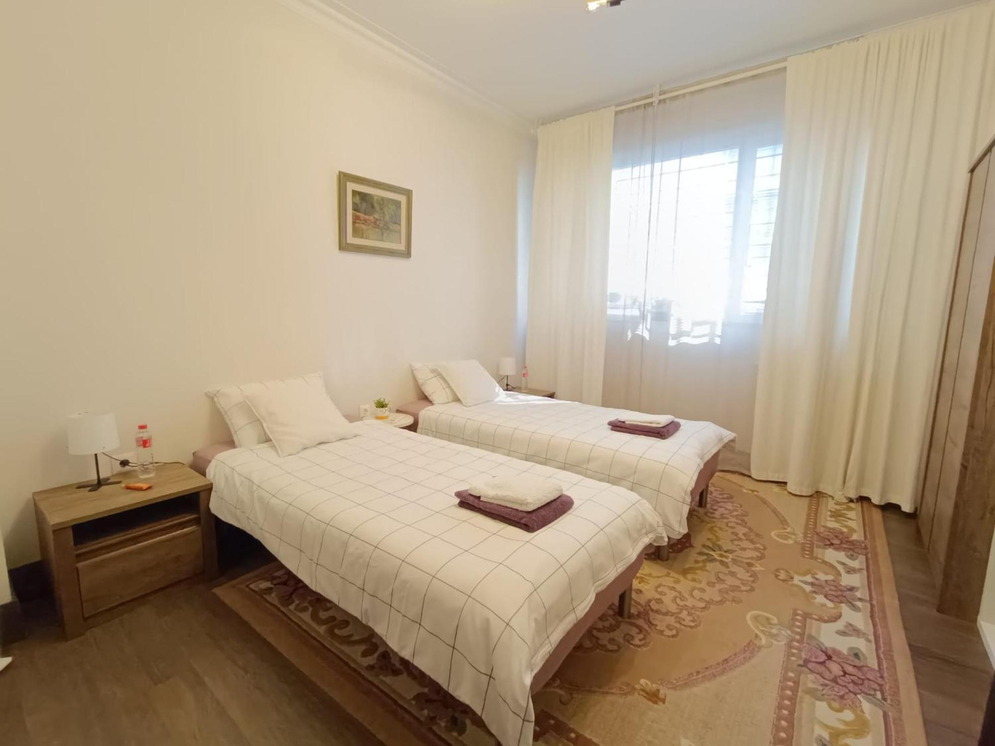 Centre Stylish With Private Backyard Apartment
