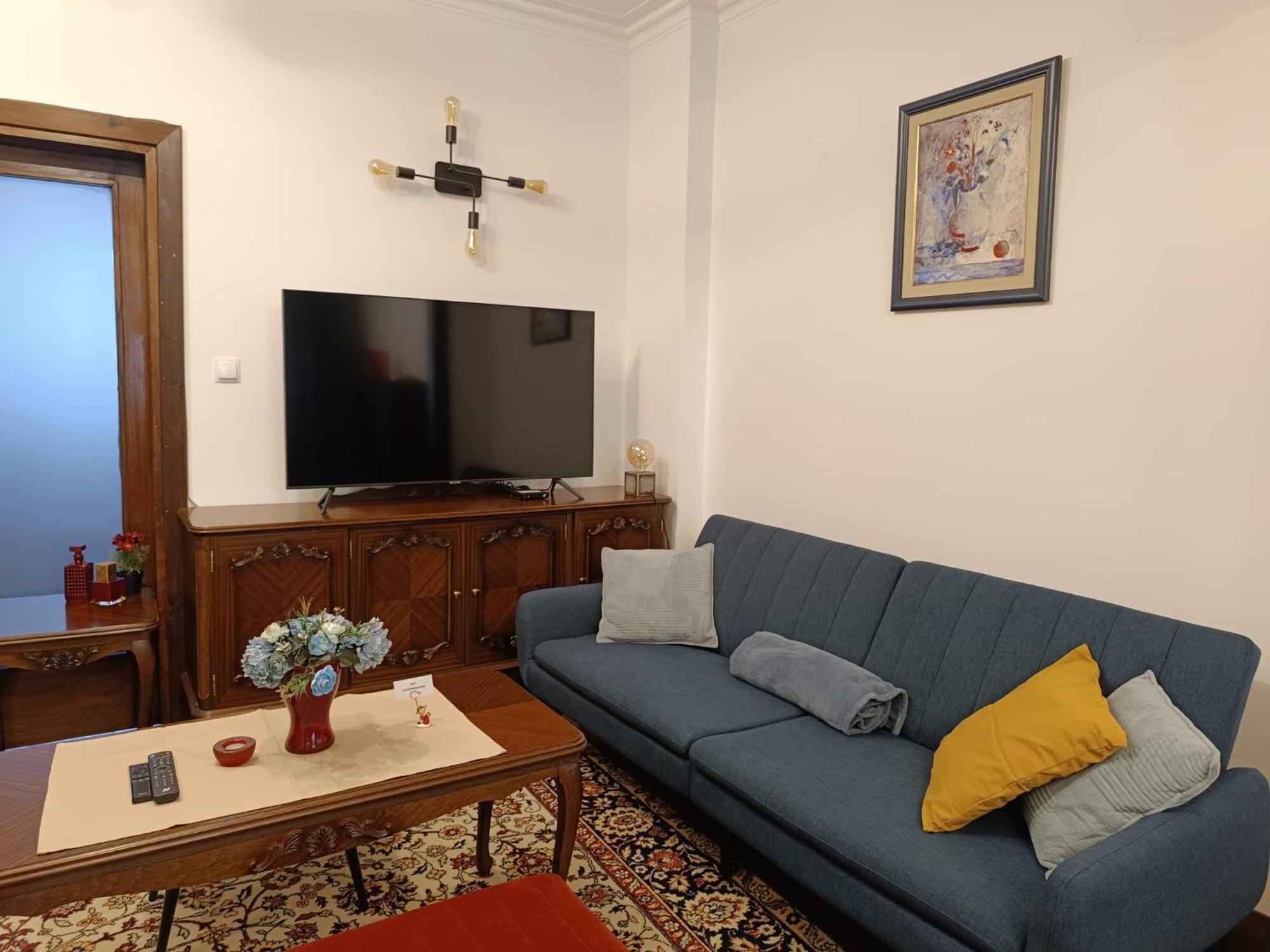 Apartment Centre Stylish With Private Backyard *