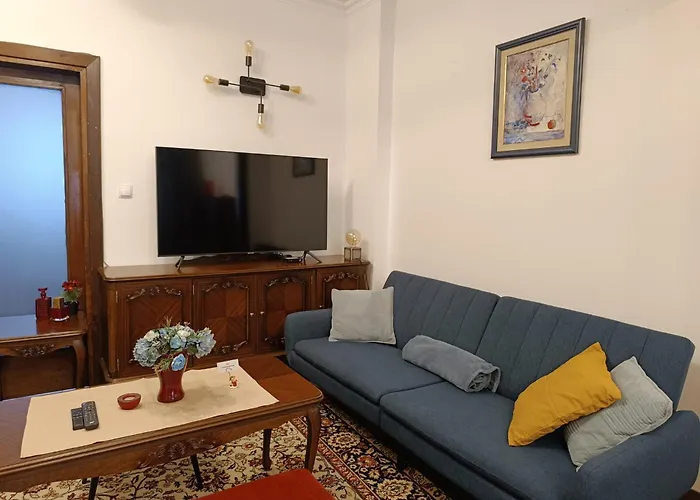 City Centre Stylish Apartament With Private Backyard