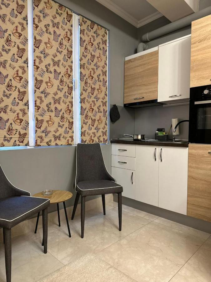 Apartment Centre Stylish With Private Backyard *