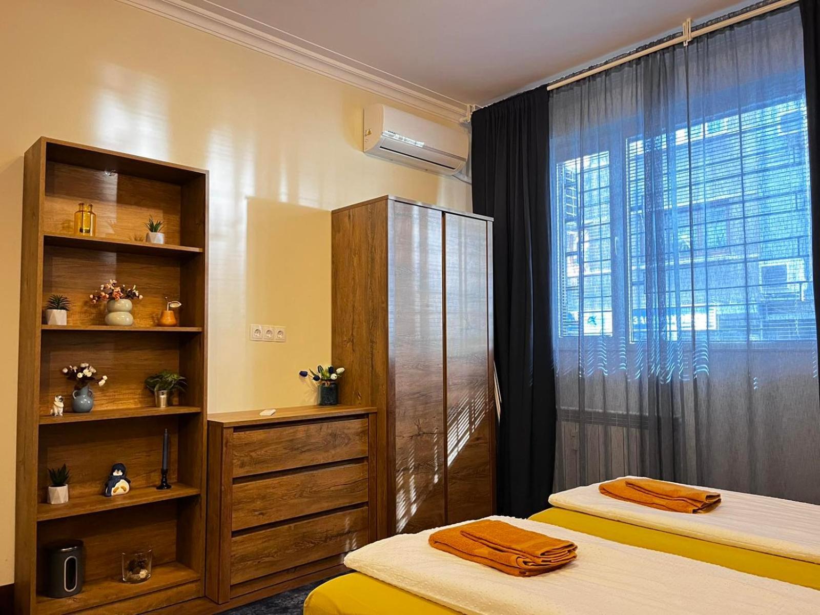 Centre Stylish With Private Backyard Apartment